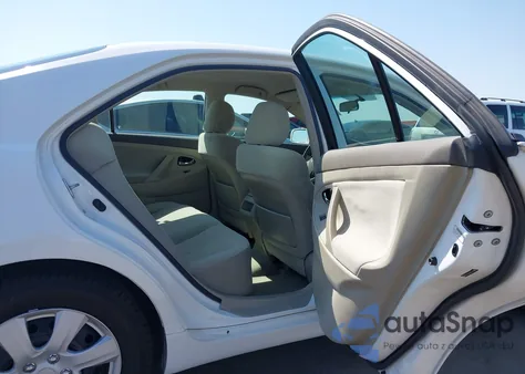 2010 Toyota Camry Le z USA, uszkodzony, nr VIN 4T1BF3EK1AU548887